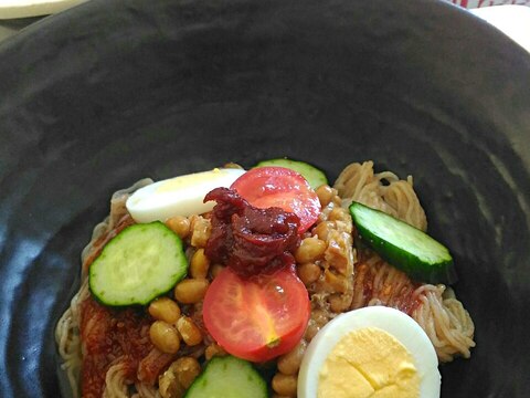 納豆のっけ辛旨ビビン冷麺